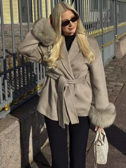 Vivienne Fox Fur Trim Elegant Wool Short Coat